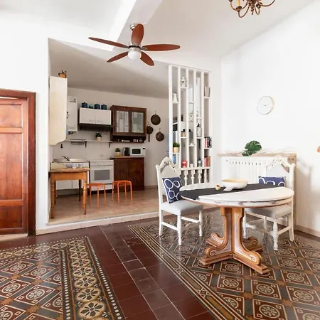 Domus Debora, Suite And Apartment